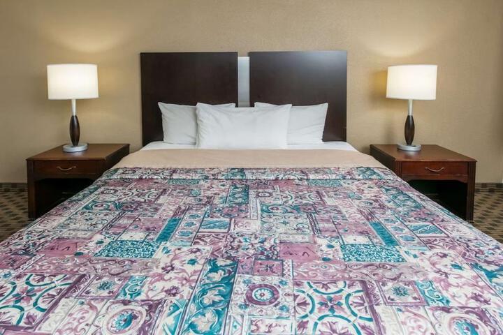 2 Queen Beds (6 of 6)