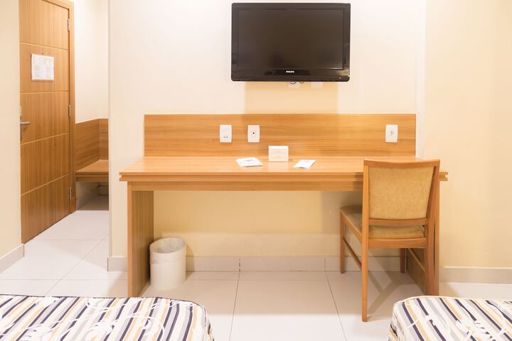 Room 32 of 198