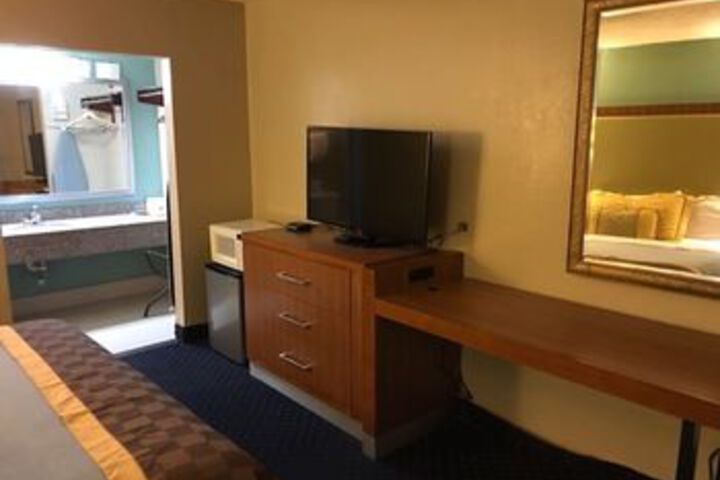 Room 30 of 39