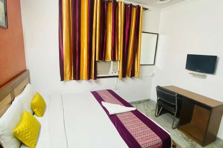Room 8 of 10