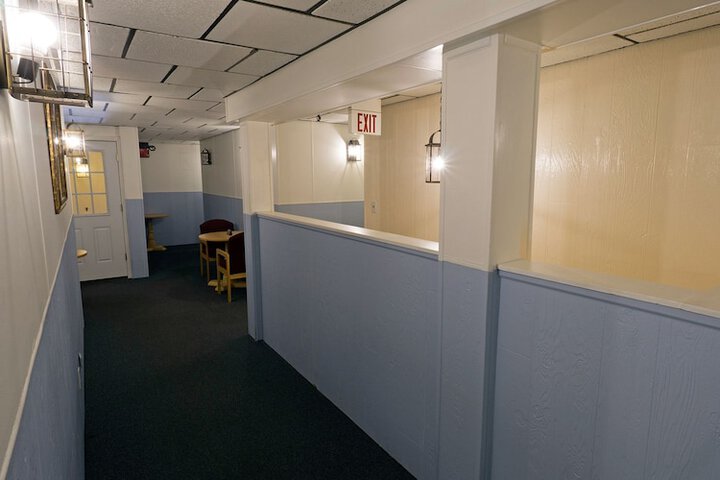 Ballroom/Hall 21 of 25