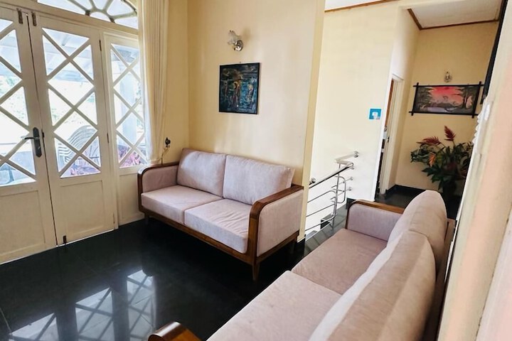 Room 13 of 28
