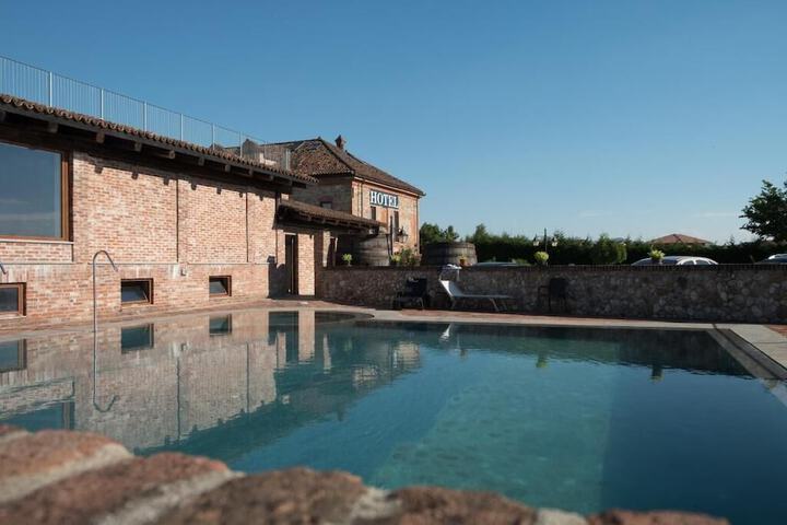 Pool 40 of 52