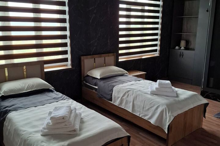 Room 4 of 37