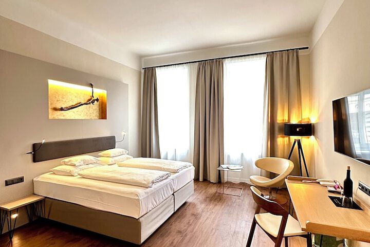 Room 34 of 104