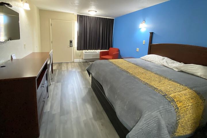 1 King Bed (15 of 15)