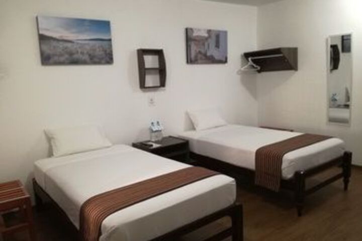 Room 12 of 18