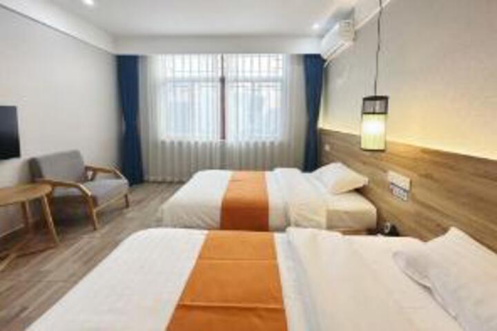 Room 9 of 9