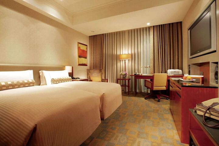 Room 4 of 61