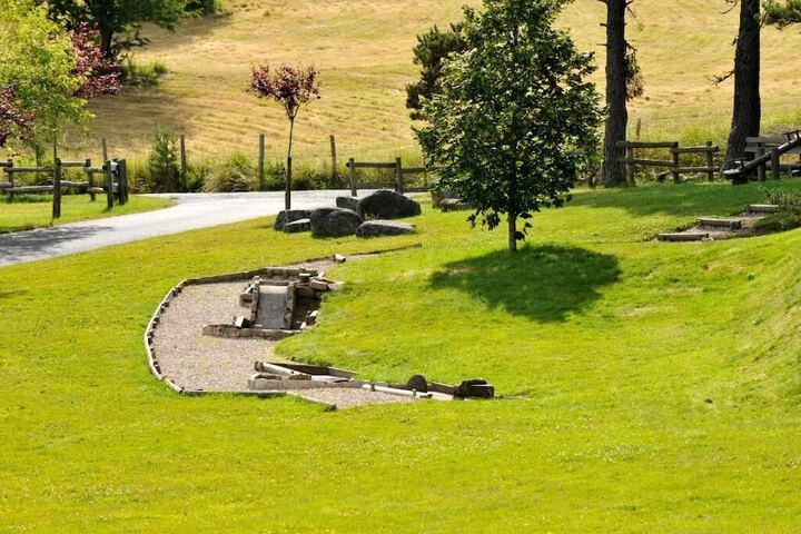 Mini-golf