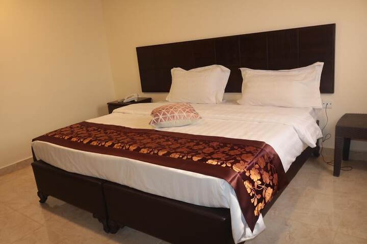 Room 16 of 30