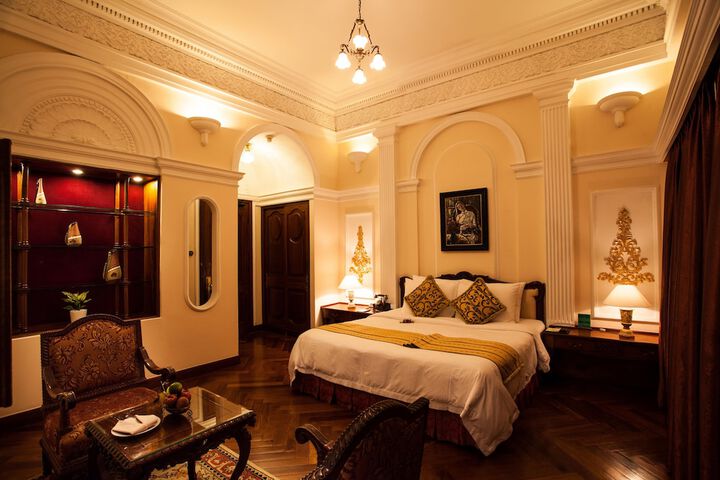 Room 12 of 193