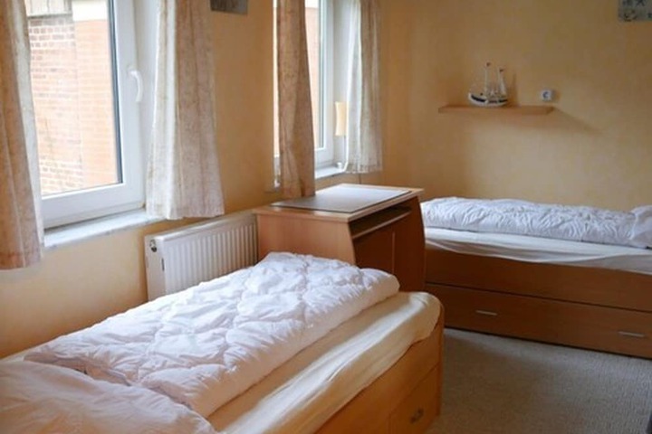 Room 7 of 62