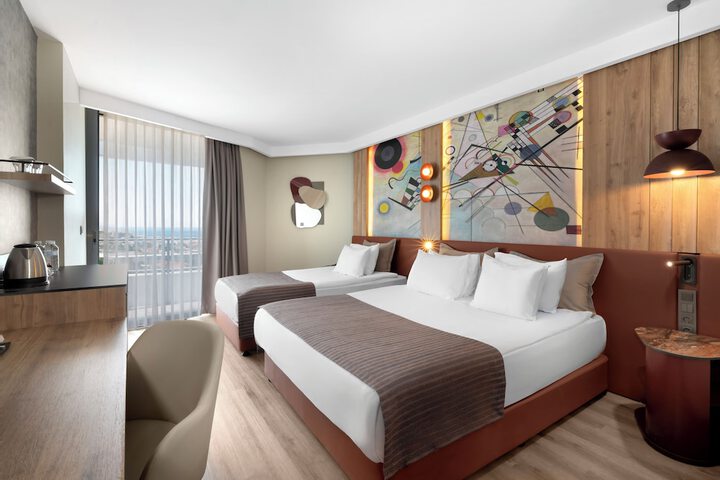 Room 32 of 73