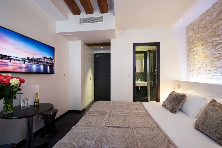 Room 8 of 38