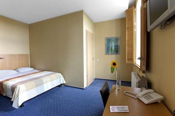 Room 36 of 85