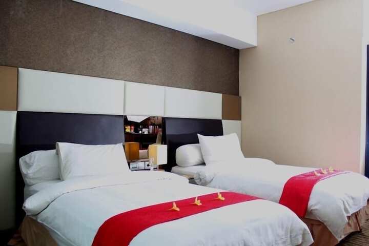 Room 12 of 19