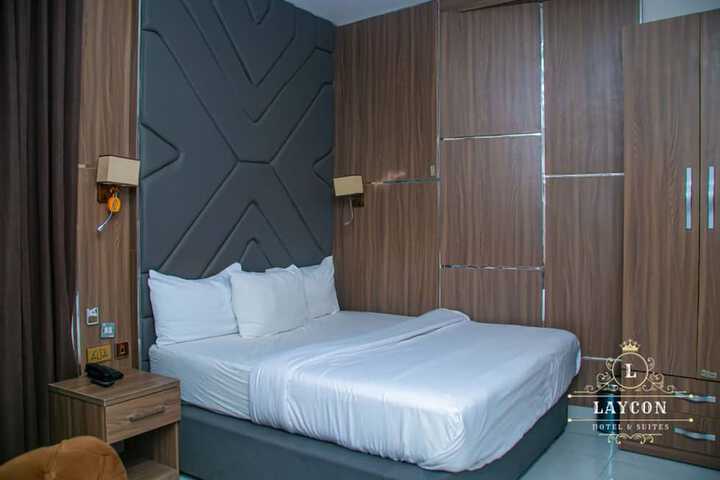 Room 10 of 18