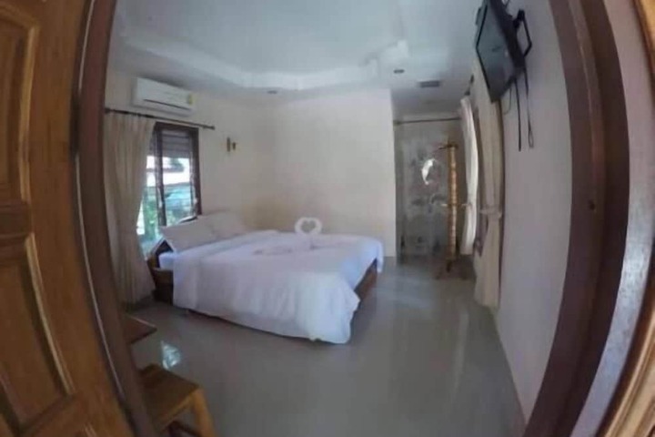Room 10 of 35