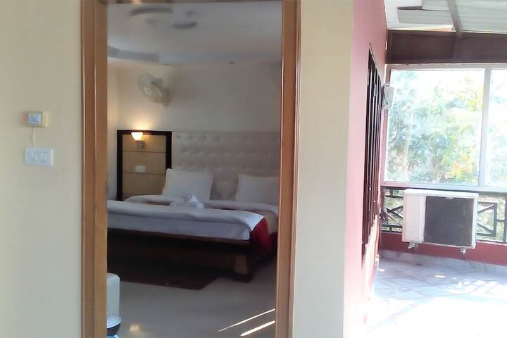 Room 21 of 120