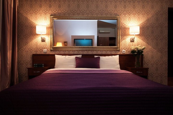 Room 9 of 38