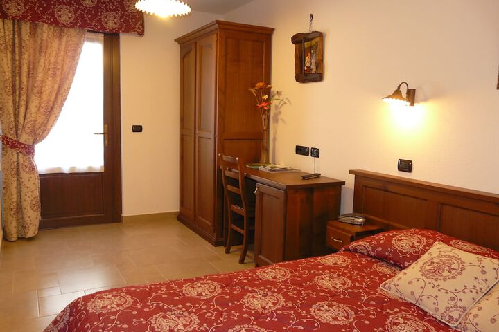Room 26 of 85