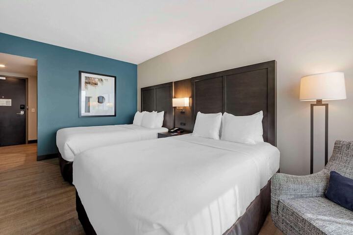 2 Queen Beds (2 of 11)