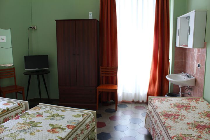 Room 70 of 107