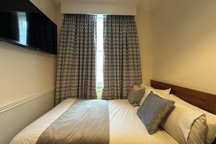 Room 27 of 43