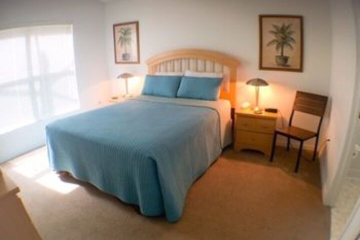 Room 6 of 18