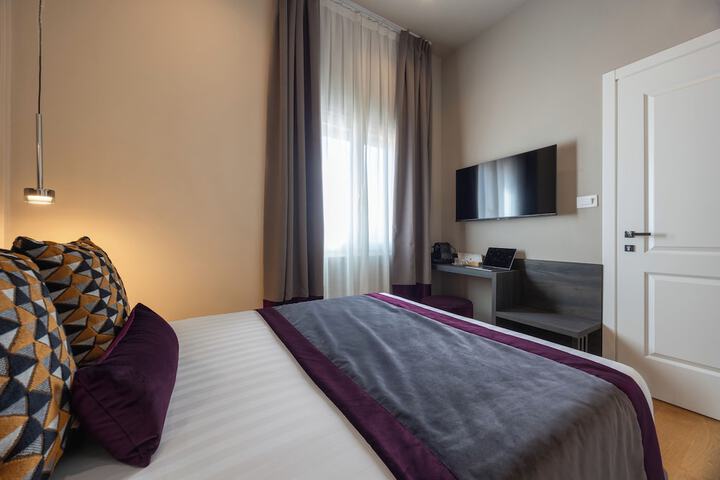 Room 4 of 31