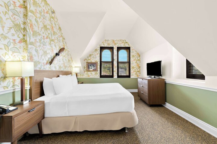 Room 35 of 53