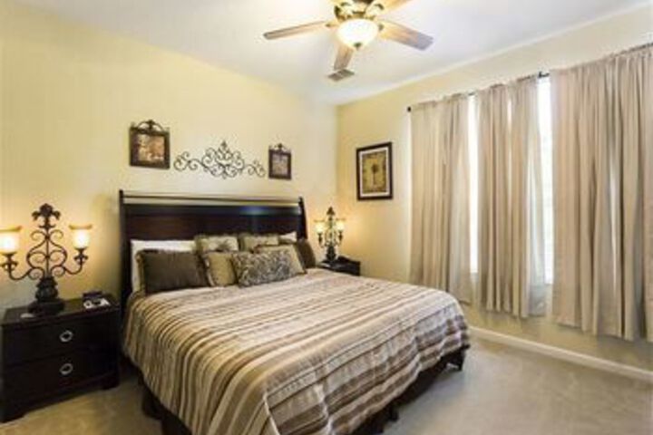 Room 6 of 11