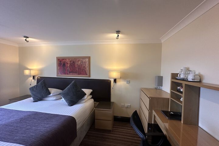 Room 11 of 27