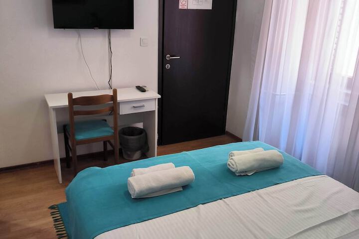 Room 8 of 44