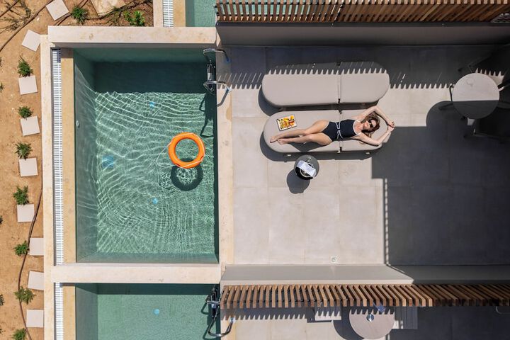 Pool 100 of 160