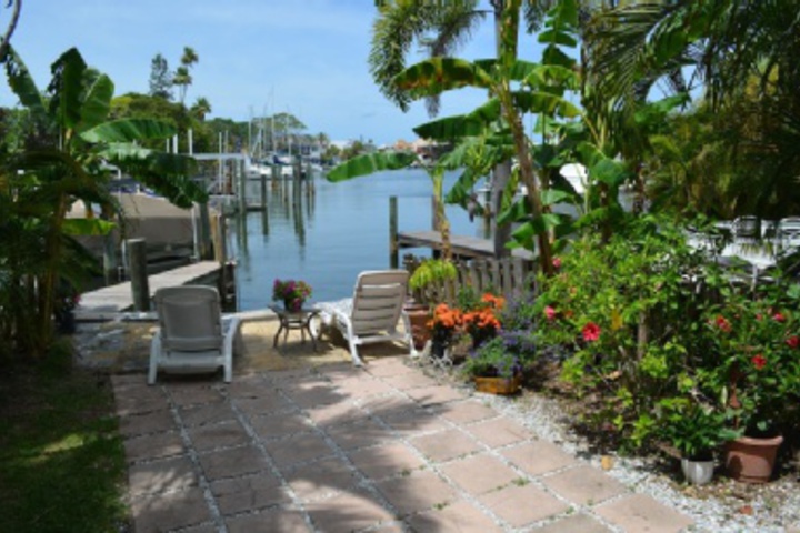 Hotel Exterior 11 of 576