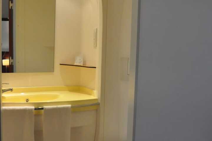 Room 77 of 98