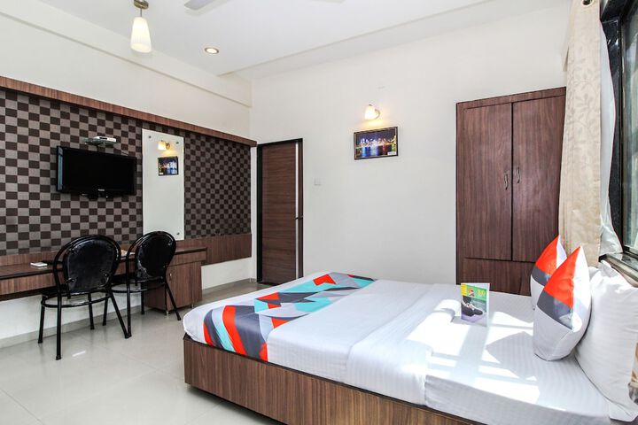 Room 4 of 32