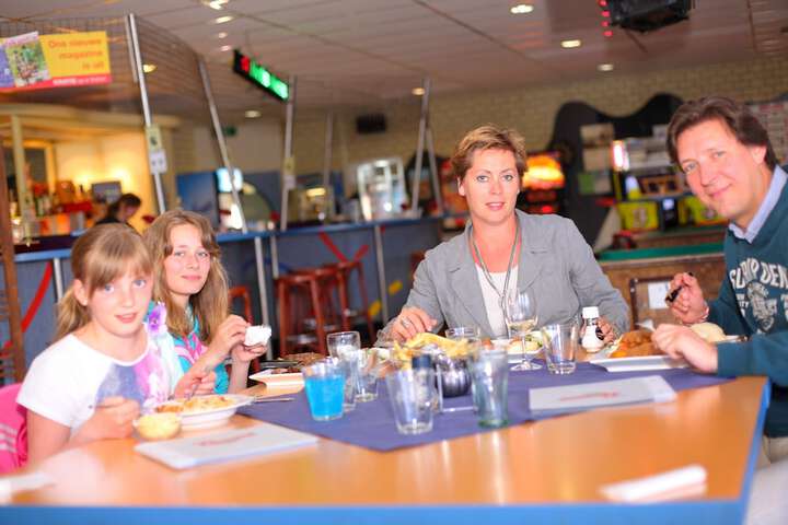 Dining 18 of 43