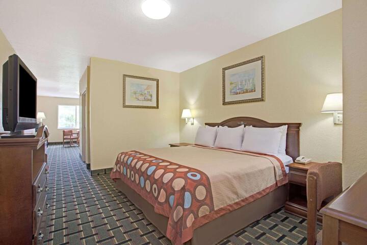 2 Double Beds (7 of 7)