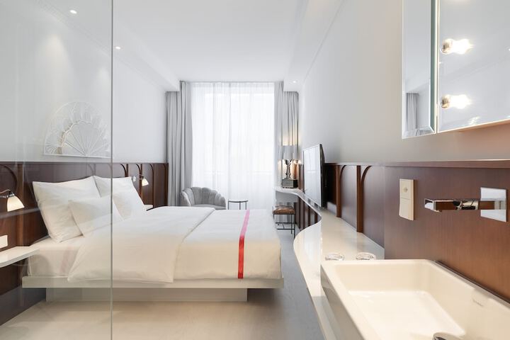 Room 10 of 77