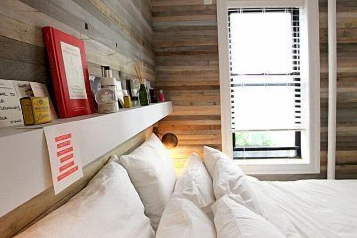 Room 2 of 7