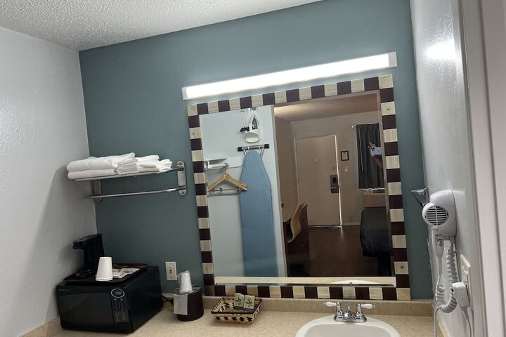 Room 10 of 29
