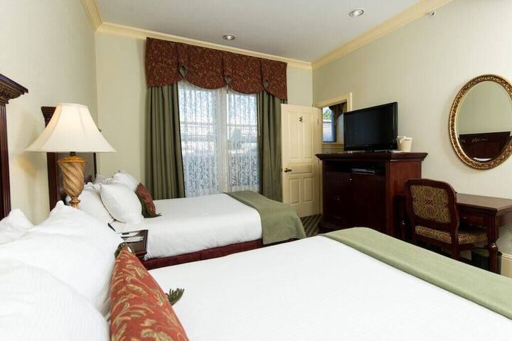 Room 6 of 28
