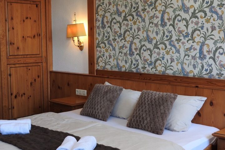 Room 2 of 22
