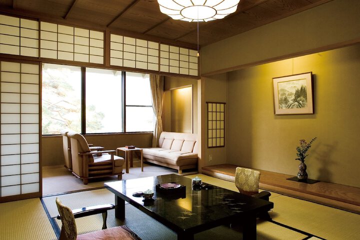 Room 28 of 107