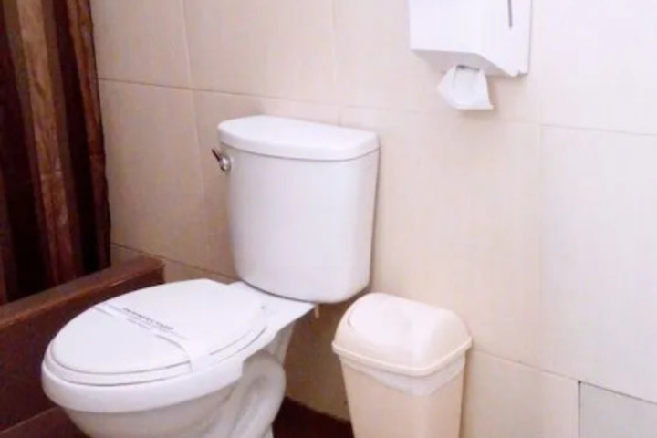 Room 8 of 10