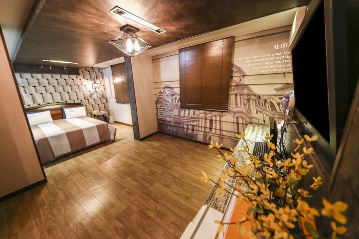 Room 20 of 49