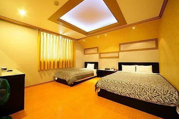 Room 16 of 31